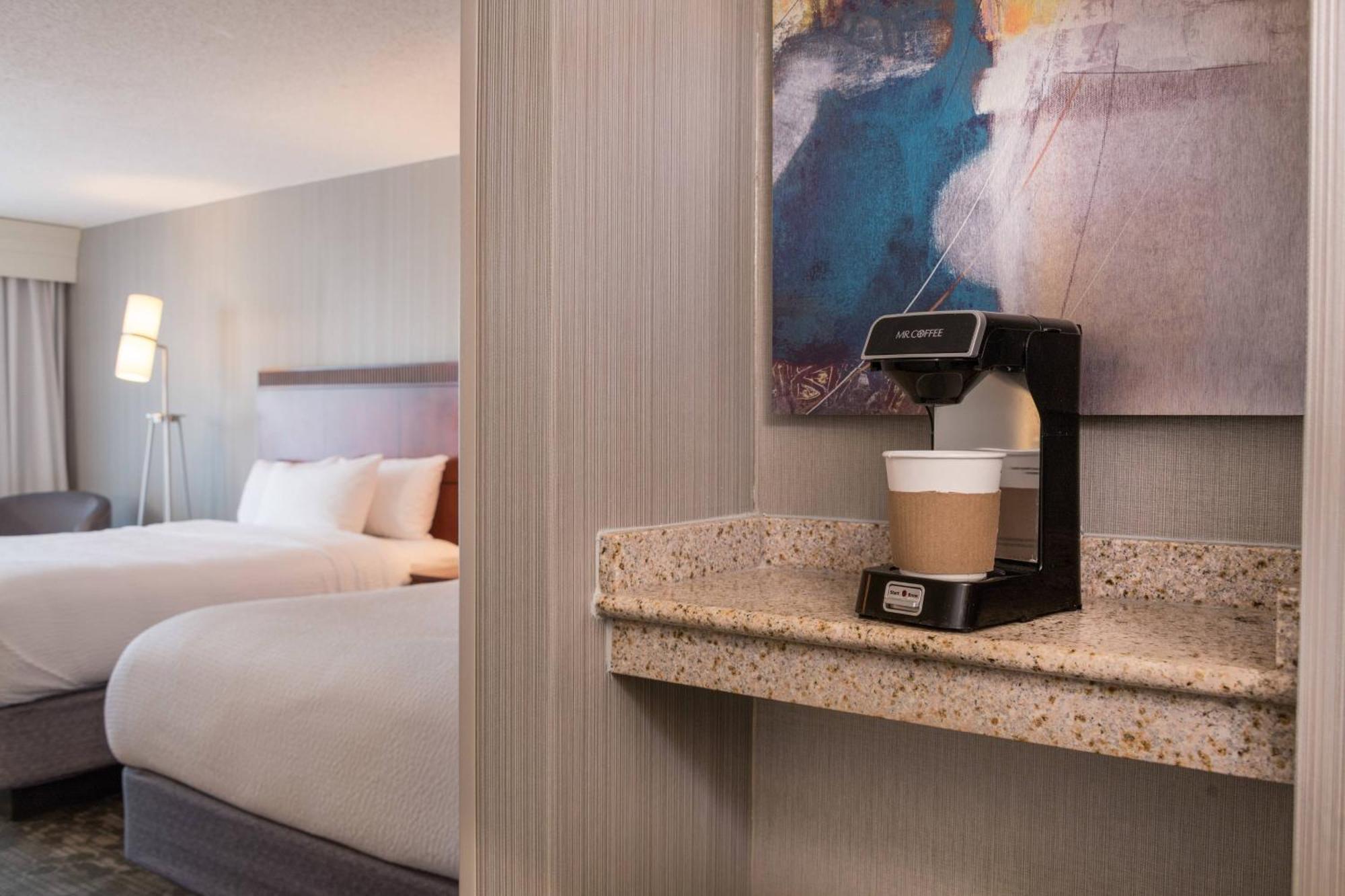 Courtyard By Marriott Newark-University Of Delaware Εξωτερικό φωτογραφία